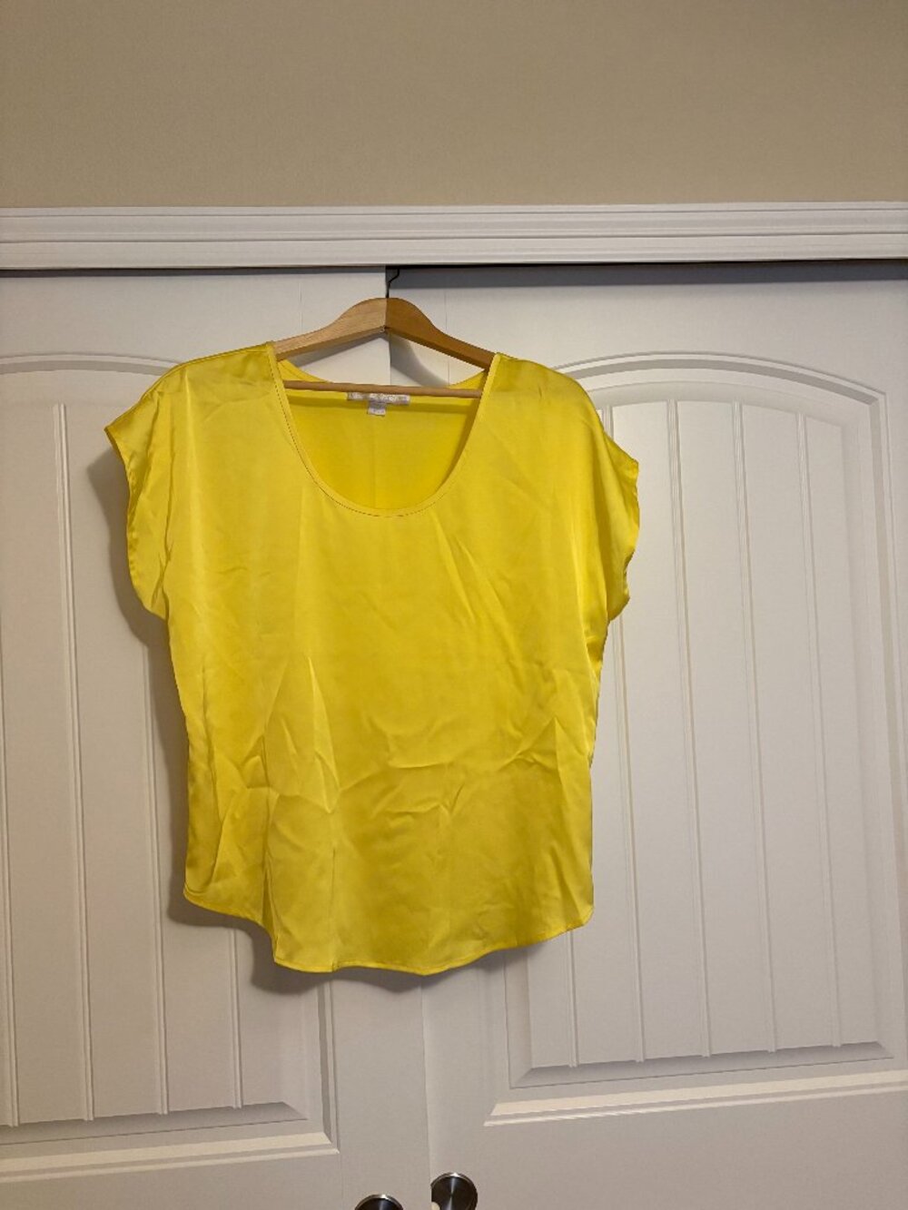 Boston Proper Blouse Size 8 Solid Yellow Short Sleeve Polyester Blend Casual